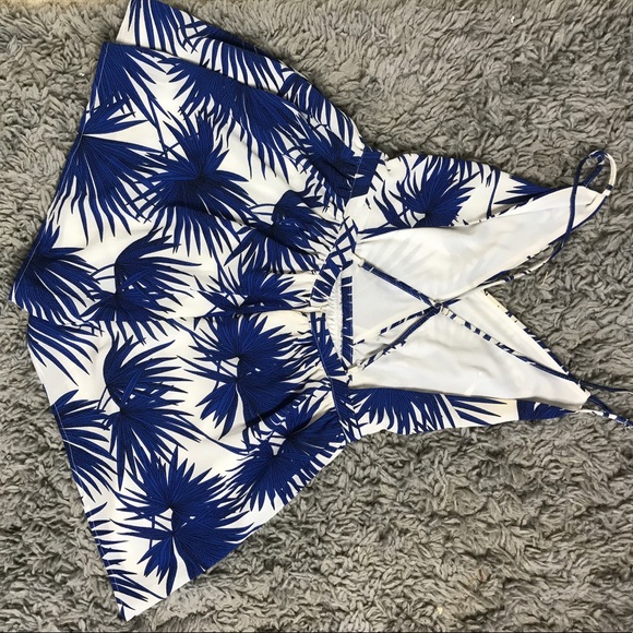 A blue and white romper - Picture 4 of 5